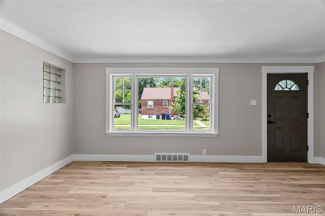 6736 Julian Avenue, University City, MO 63130