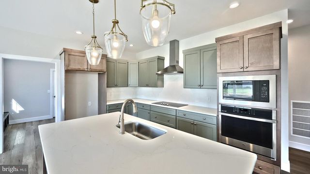 401 STICKLEY DR, Mechanicsburg, PA 17055
