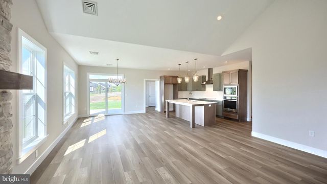 401 STICKLEY DR, Mechanicsburg, PA 17055
