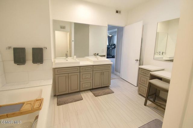 5350 White Oak Avenue 105, Encino, CA 91316