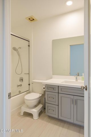 5350 White Oak Avenue 105, Encino, CA 91316