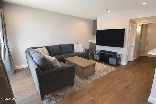 5350 White Oak Avenue 105, Encino, CA 91316