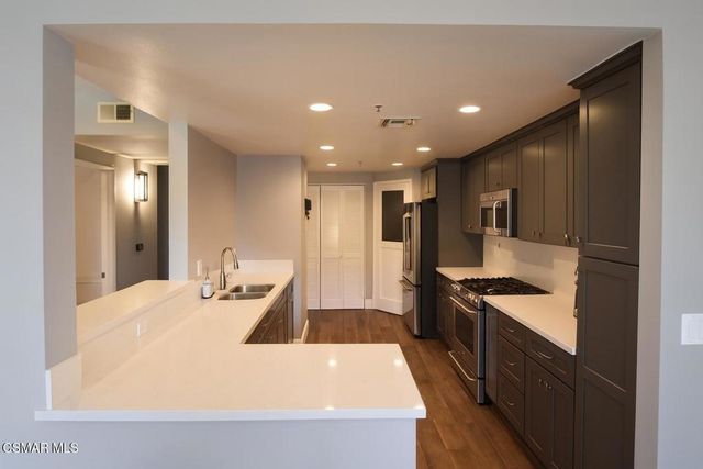 5350 White Oak Avenue 105, Encino, CA 91316