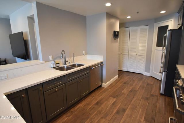 5350 White Oak Avenue 105, Encino, CA 91316