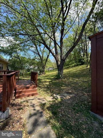 4515 KENWOOD DR, Woodbridge, VA 22193