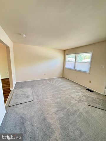 4515 KENWOOD DR, Woodbridge, VA 22193