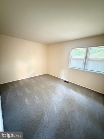 4515 KENWOOD DR, Woodbridge, VA 22193