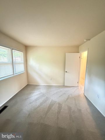 4515 KENWOOD DR, Woodbridge, VA 22193