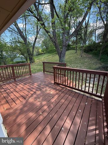 4515 KENWOOD DR, Woodbridge, VA 22193