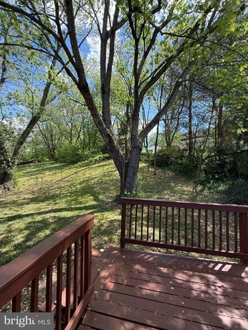 4515 KENWOOD DR, Woodbridge, VA 22193