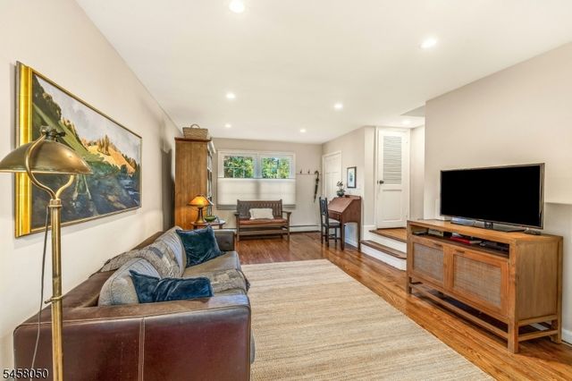 154 Boyden Ave B, Maplewood Twp., NJ 07040