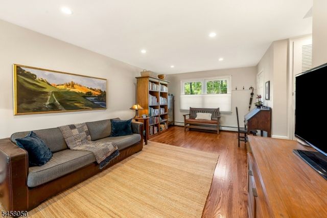 154 Boyden Ave B, Maplewood Twp., NJ 07040