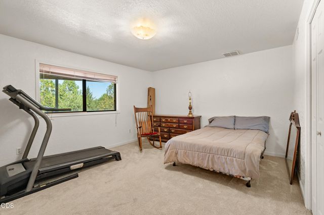 1459 Highcrest Drive, Medford, OR 97504