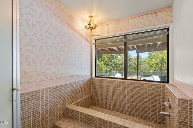 1459 Highcrest Drive, Medford, OR 97504