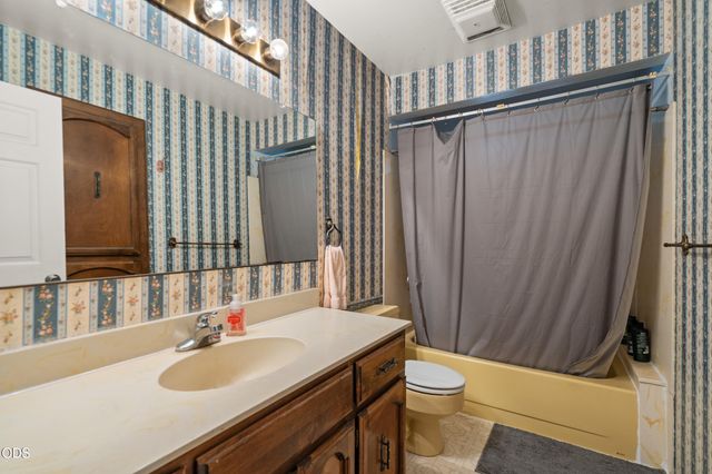 1459 Highcrest Drive, Medford, OR 97504