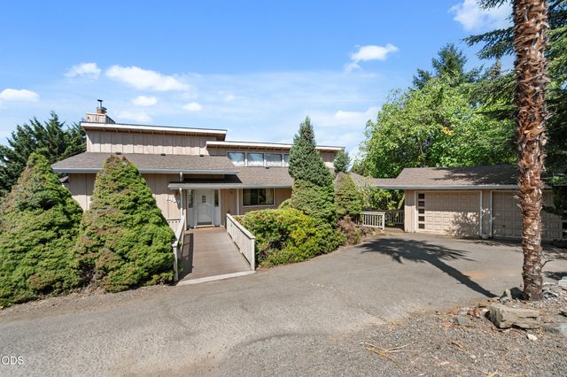 1459 Highcrest Drive, Medford, OR 97504