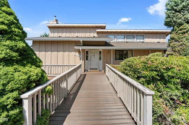 1459 Highcrest Drive, Medford, OR 97504