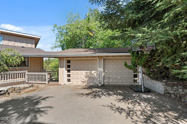 1459 Highcrest Drive, Medford, OR 97504