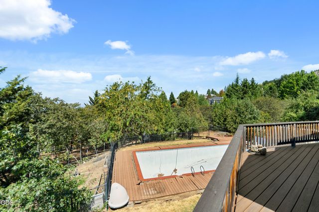 1459 Highcrest Drive, Medford, OR 97504