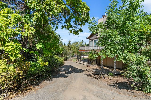 1459 Highcrest Drive, Medford, OR 97504