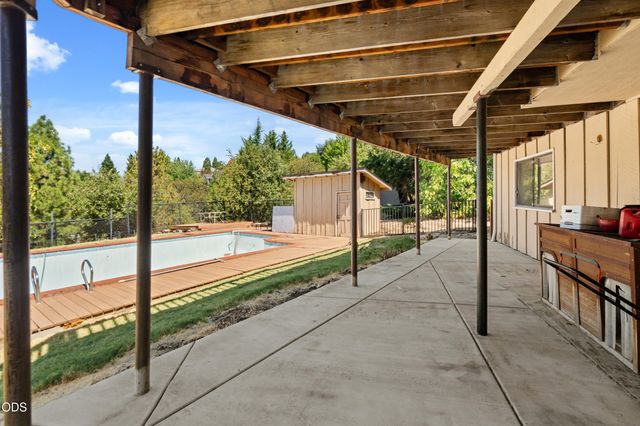 1459 Highcrest Drive, Medford, OR 97504