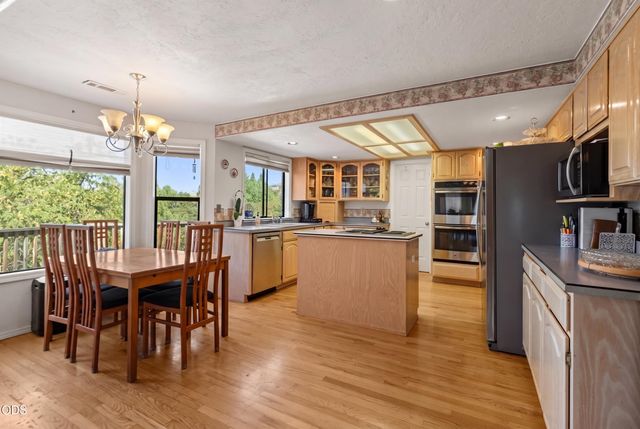 1459 Highcrest Drive, Medford, OR 97504