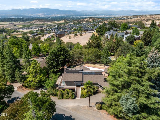 1459 Highcrest Drive, Medford, OR 97504