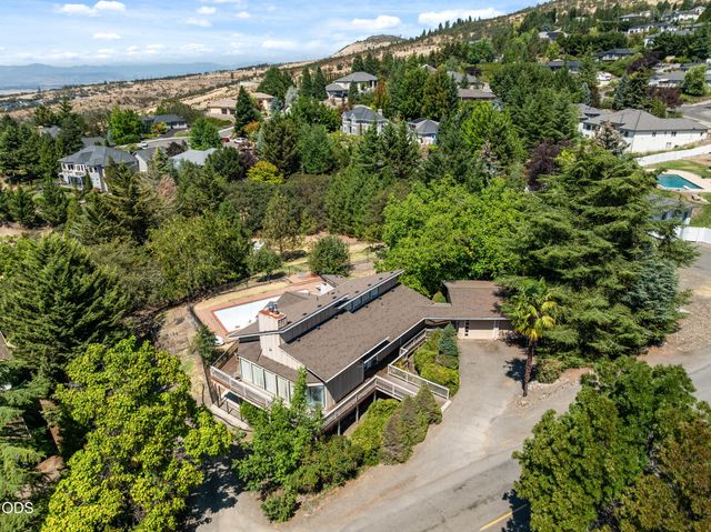 1459 Highcrest Drive, Medford, OR 97504