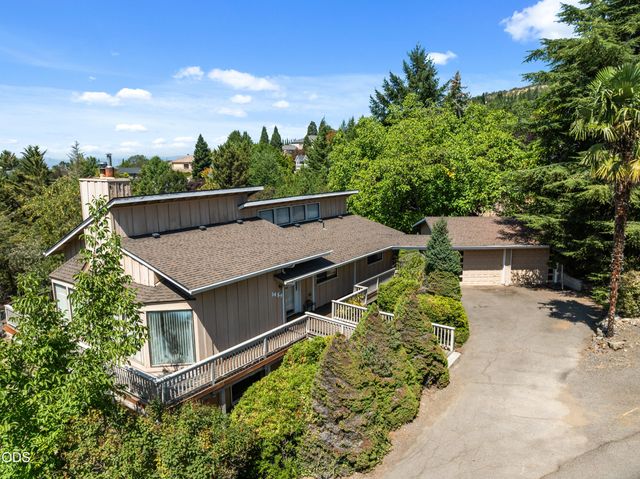 1459 Highcrest Drive, Medford, OR 97504