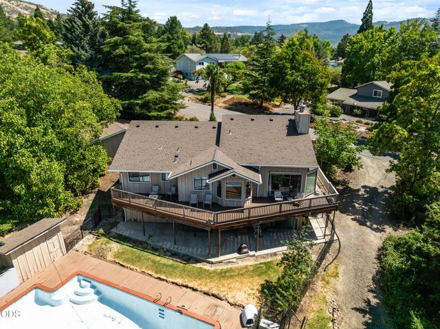 1459 Highcrest Drive, Medford, OR 97504
