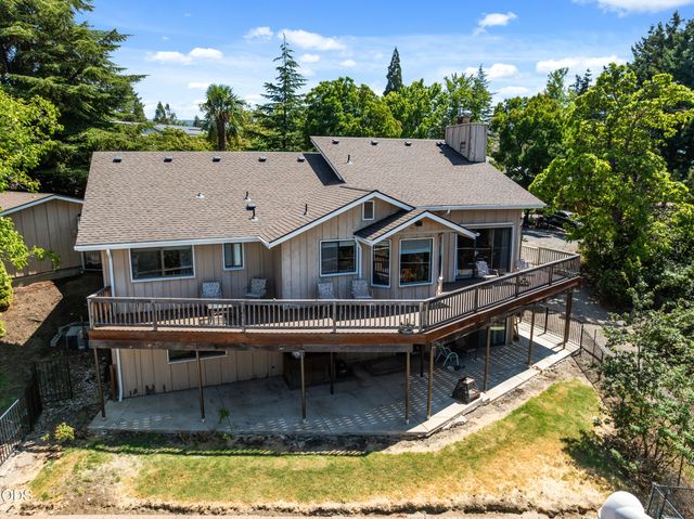 1459 Highcrest Drive, Medford, OR 97504