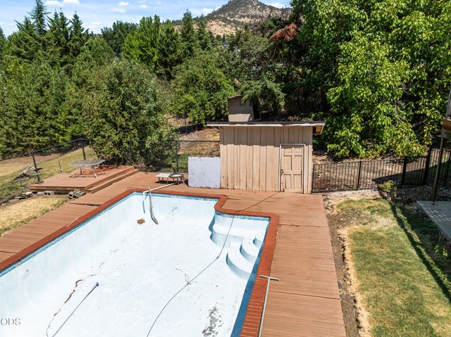 1459 Highcrest Drive, Medford, OR 97504