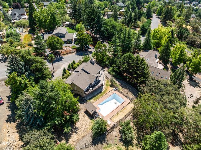 1459 Highcrest Drive, Medford, OR 97504
