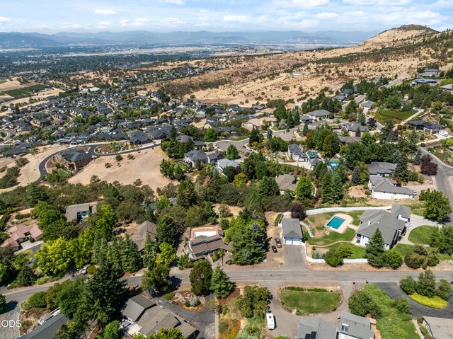1459 Highcrest Drive, Medford, OR 97504