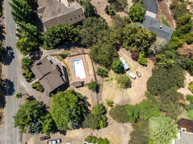 1459 Highcrest Drive, Medford, OR 97504
