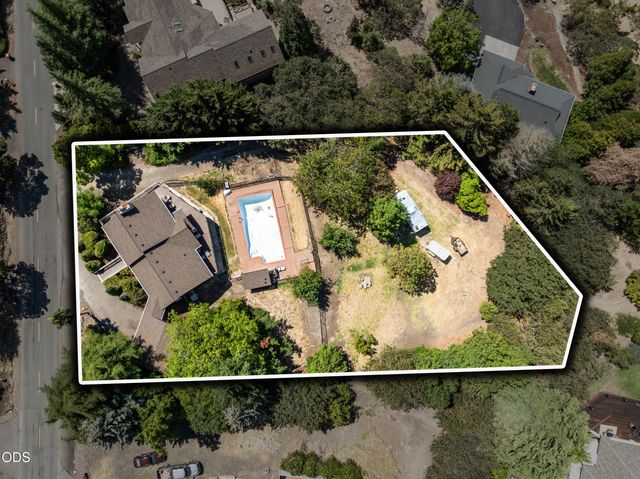 1459 Highcrest Drive, Medford, OR 97504