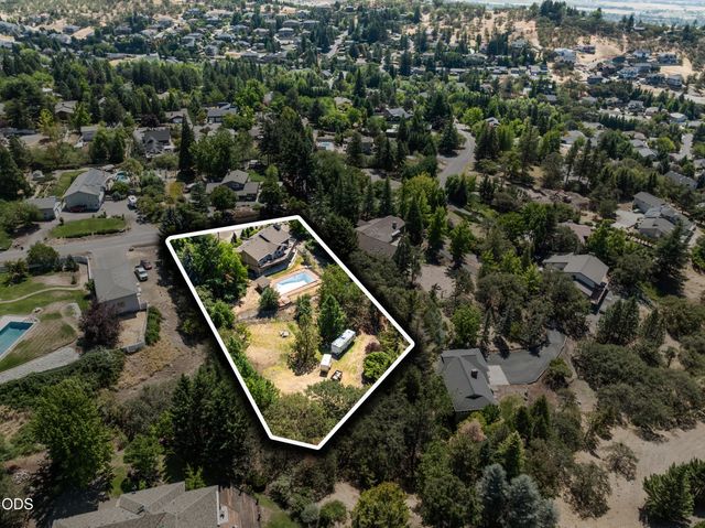 1459 Highcrest Drive, Medford, OR 97504