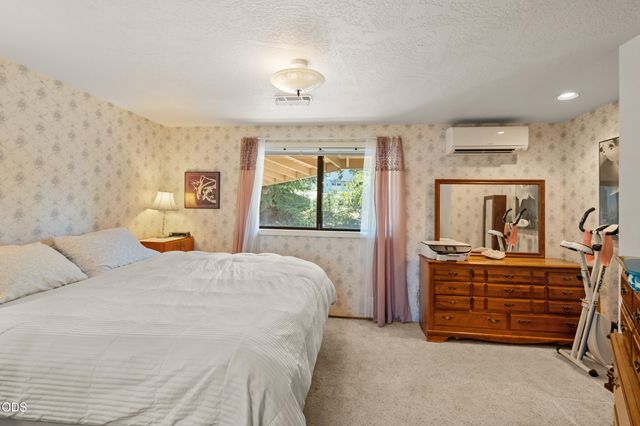 1459 Highcrest Drive, Medford, OR 97504