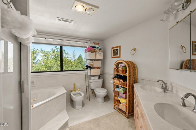1459 Highcrest Drive, Medford, OR 97504