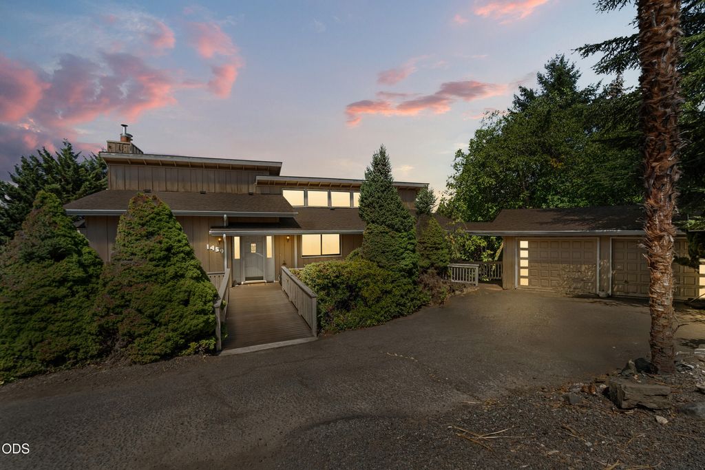 1459 Highcrest Drive, Medford, OR 97504
