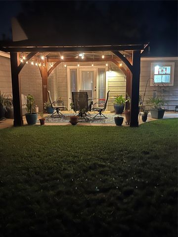 3206 Silverleaf DR, Austin, TX 78757