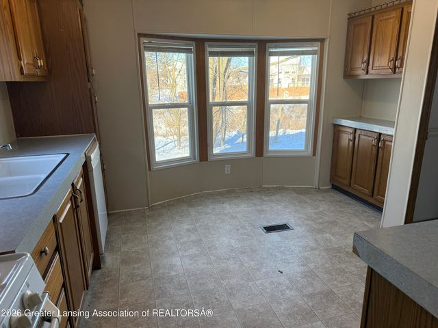 6815 Aurelius Road, Lansing, MI 48911