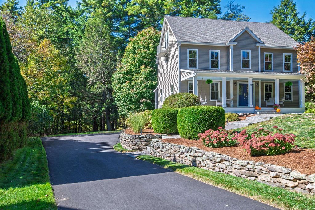16 Mason Drive, Stratham, NH 03885
