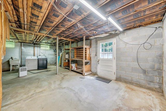 9947 Slings Gap RD, Bent Mountain, VA 24059