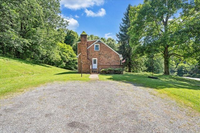 9947 Slings Gap RD, Bent Mountain, VA 24059