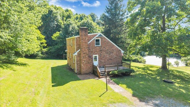 9947 Slings Gap RD, Bent Mountain, VA 24059