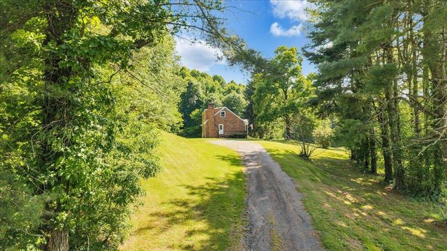 9947 Slings Gap RD, Bent Mountain, VA 24059