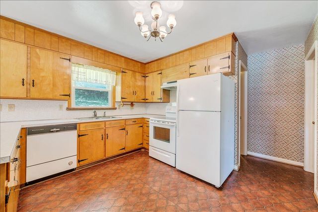 9947 Slings Gap RD, Bent Mountain, VA 24059