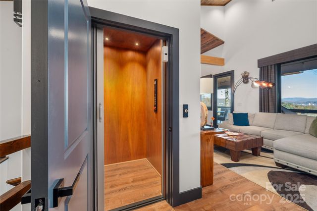 41 Ben Lippen School Road, Asheville, NC 28806