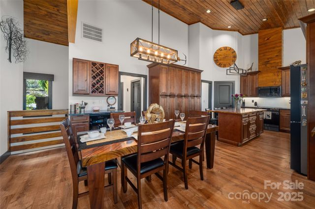 41 Ben Lippen School Road, Asheville, NC 28806